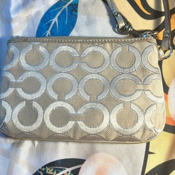 Coach Julia Op Art Lurex Wristlet Wallet Silver Signature Leather Trim - Picture 3 of 9